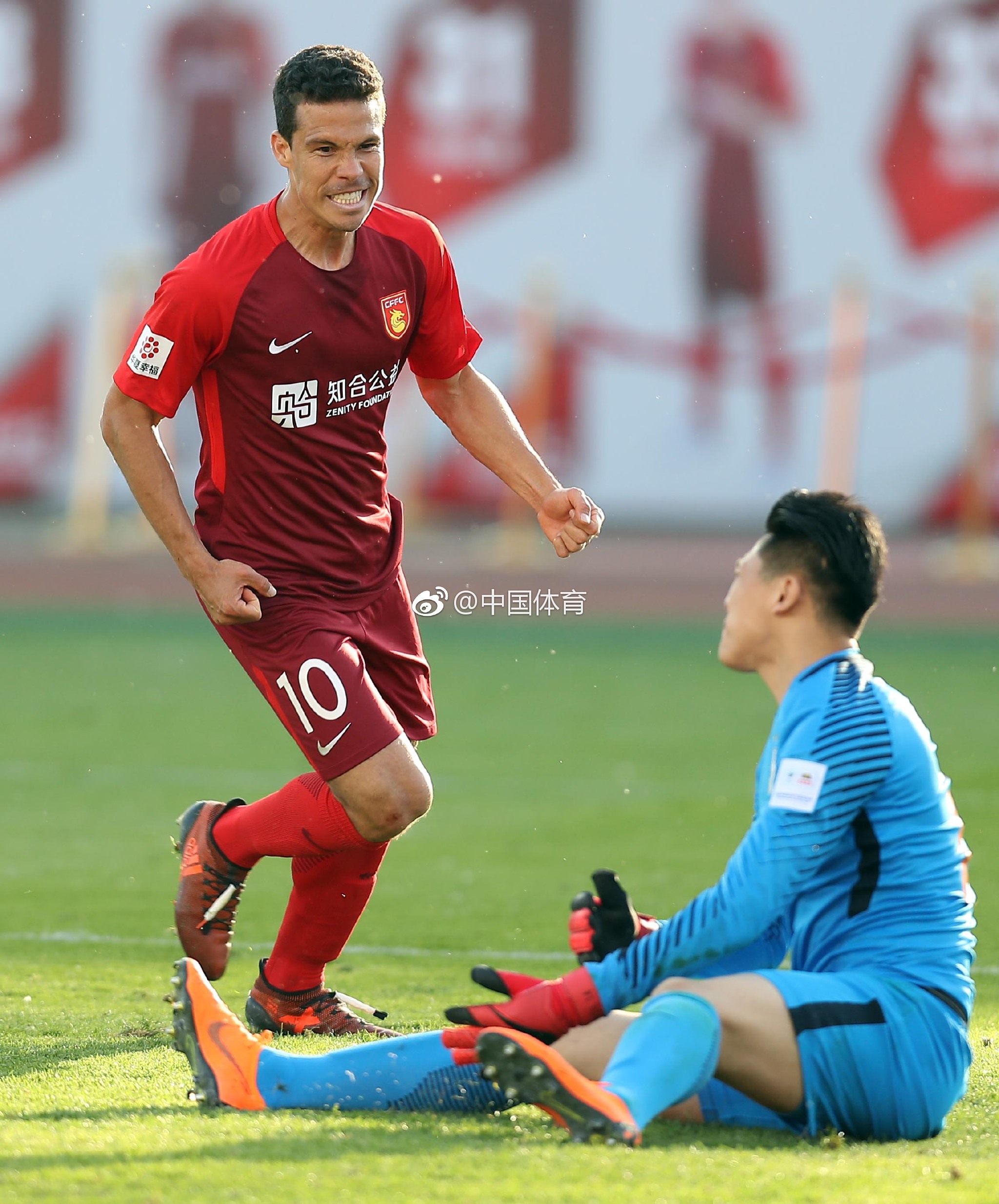 开云体育在线-河北华夏幸福迎战上海申花，胜负难料，引发热议