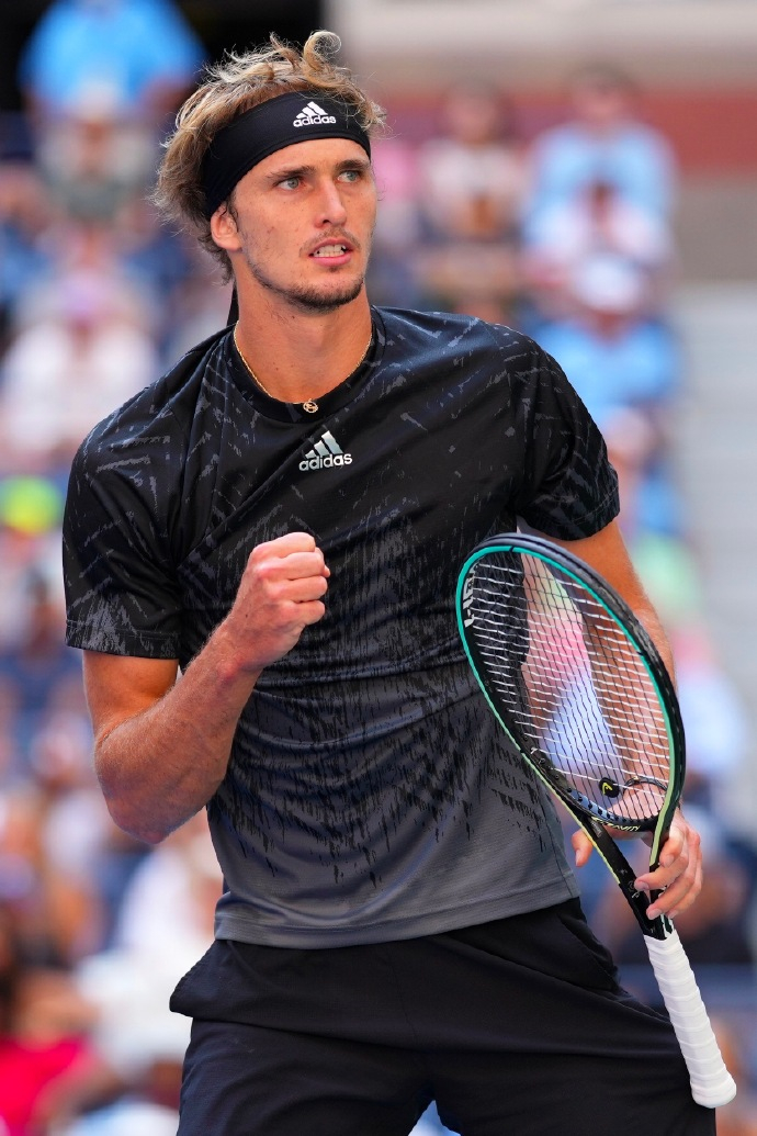 包含FLY险胜DRX，Keria极限生还后反打宿敌对决四强赛，强势挺进下一轮的词条