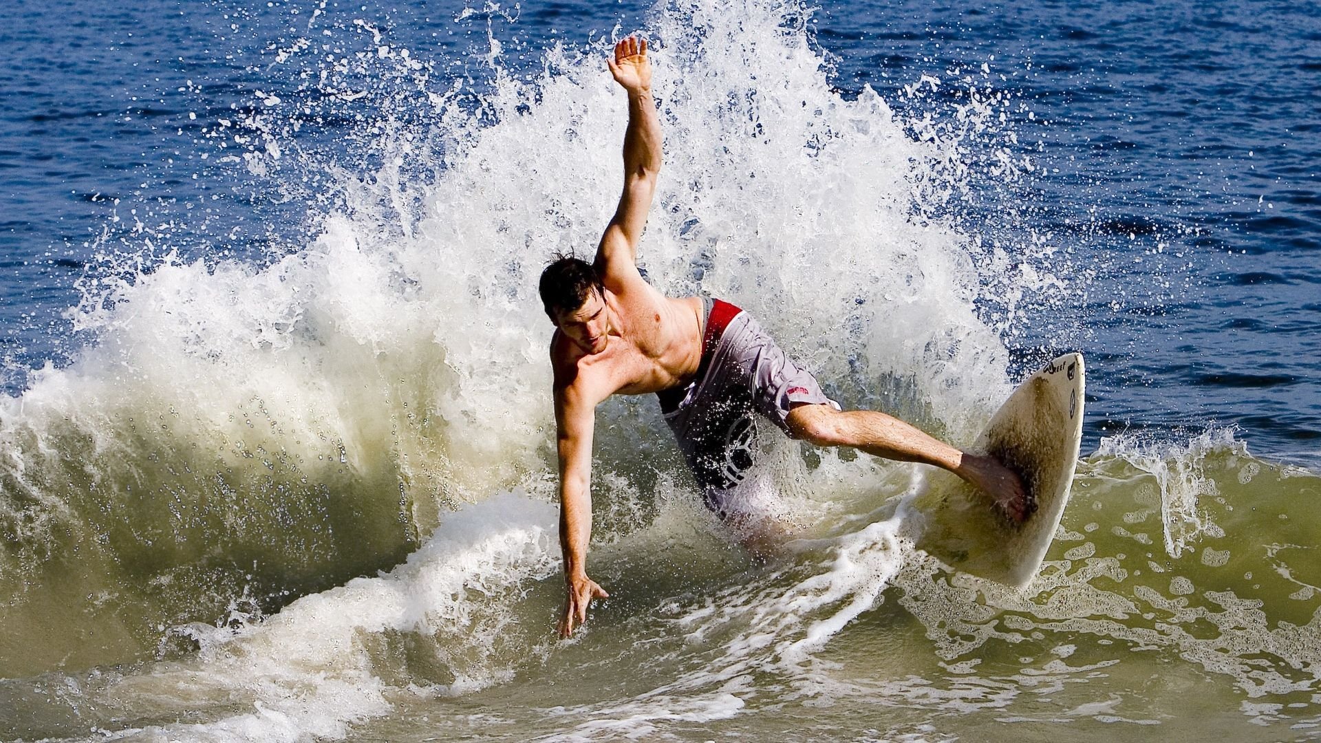 开云官网-掀翻魔鬼主场！末节超神+关键防守，哈利伯顿才是独行侠关键先生