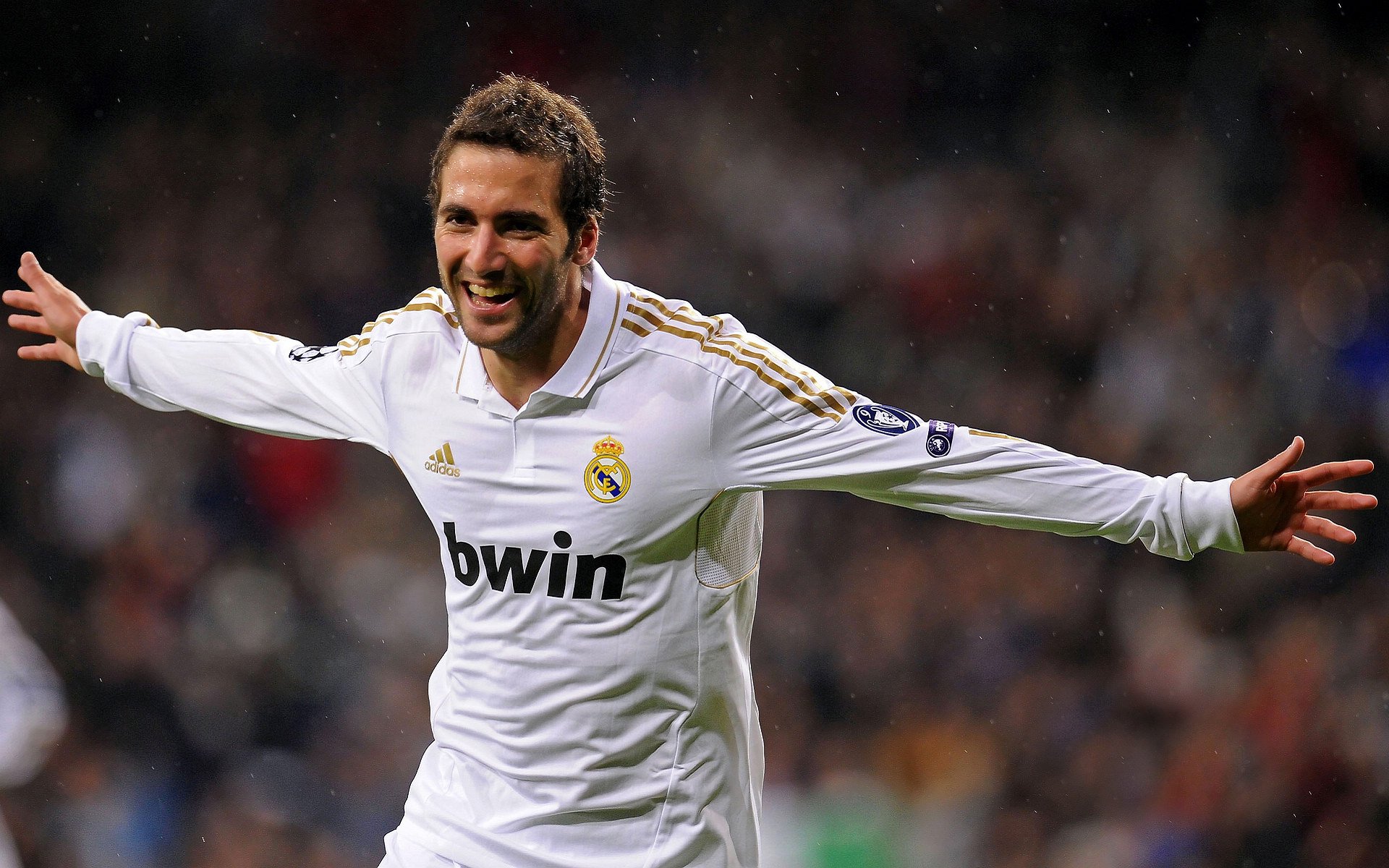 欧冠硝烟与篮球圣殿的隔空交响,当姆巴佩策动致命一击,布伦森用50分击碎芝加哥的玫瑰之梦